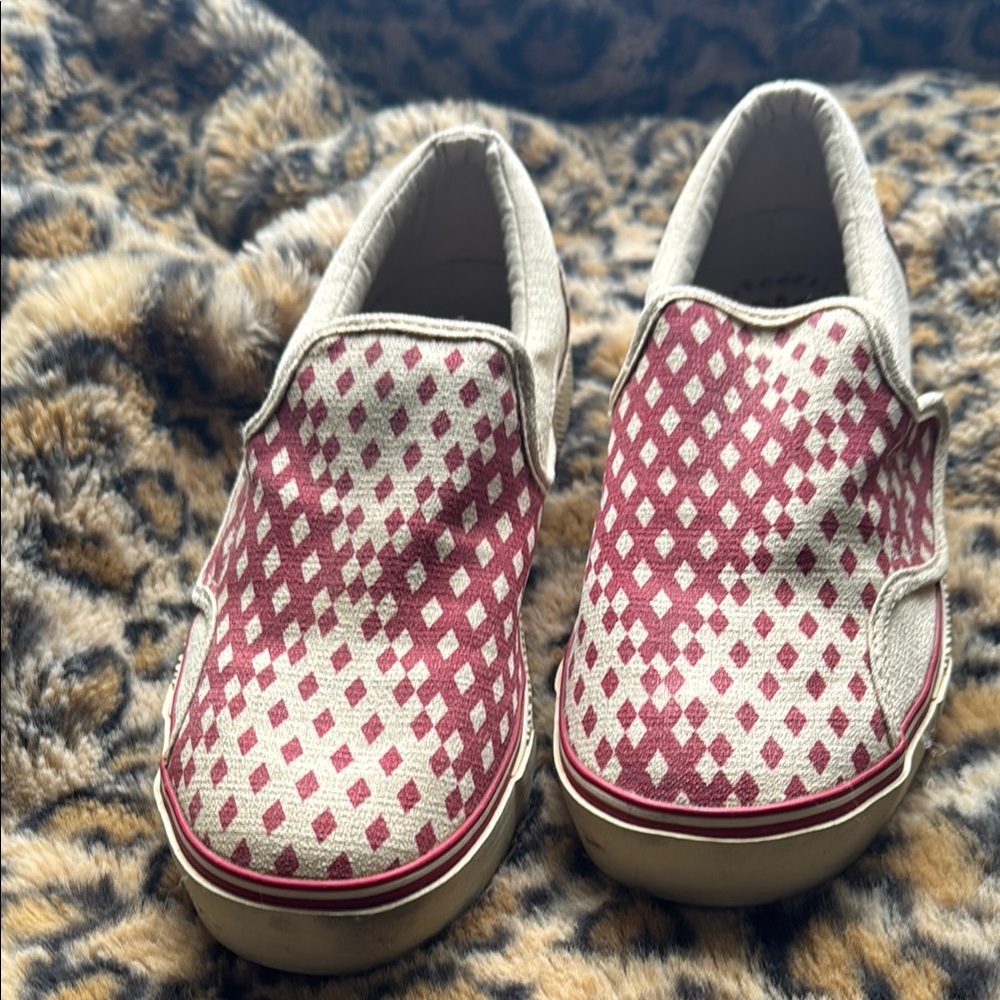 L.A.M.B royal elastics slip-on sneakers. NWOT size 8 women’s US